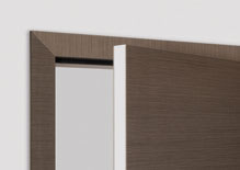 Veneer door with white edge